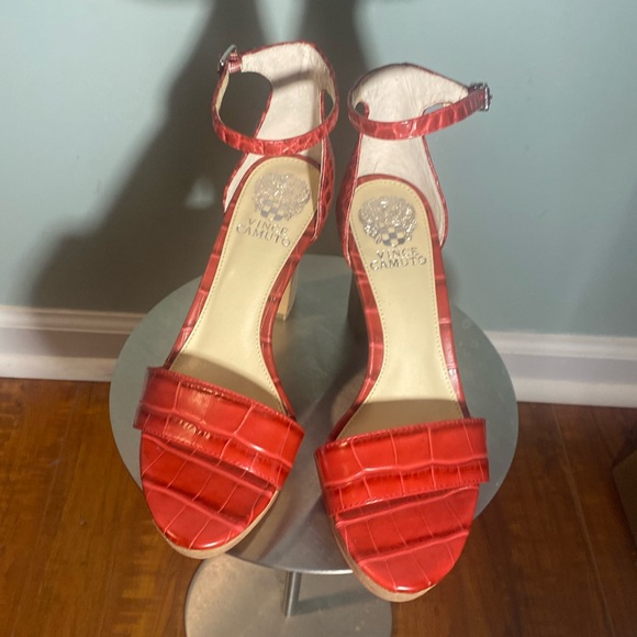 NEW VINCE CAMUTO RED ALLIGATOR LEATHER SANDAL - Picture 1 of 12